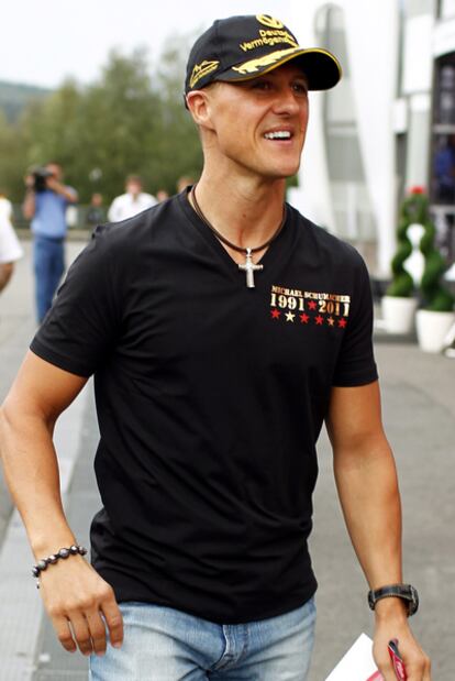 Michael Schumacher, a su llegada ayer al circuito belga.