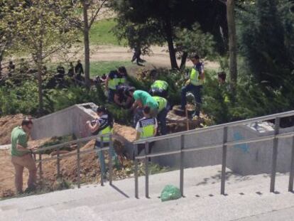 Búsqueda del cadáver del bebé en un parque de Villaverde.