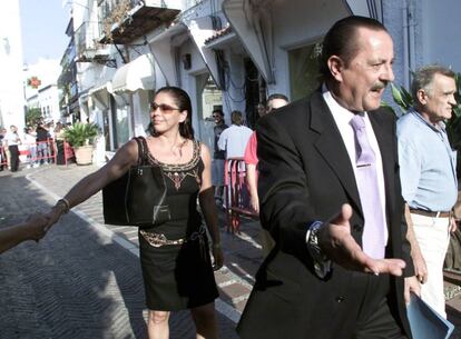 Julián Muñoz e Isabel Pantoja entrando en el Ayuntamiento de Marbella en agosto de 2003. .