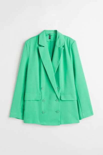 De tejido fluido y doble botonadura, esta blazer de H&M le dará ese toque relajado y de tendencia que buscas a tus looks.

39,99€