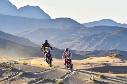 Joan BarredaY Laia Sanz Sanz durante la primera etapa del Dakar. 