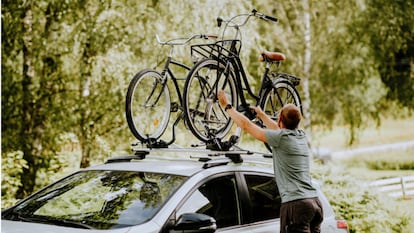Esta es la mejor forma de llevar las bicicletas en el coche sin ser multado