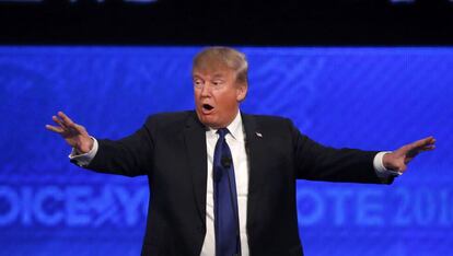 Trump, en el debate republicano, este sábado en Manchester.