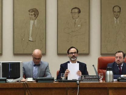 El presidente de la agencia Efe, Fernando Garea, durante su comparecencia este jueves en la Comisión de Presupuestos.