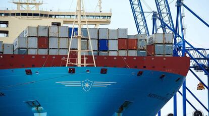 Vista del mayor buque contenedor del mundo, el "Maersk MC-Kinney Moller", a su llegada al puerto de Gdansk (Polonia). EFE/Archivo