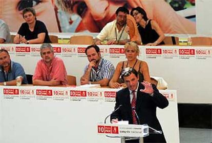 Joan Ignasi Pla, ayer, durante su informe ante el congreso del PSPV en Castellón.