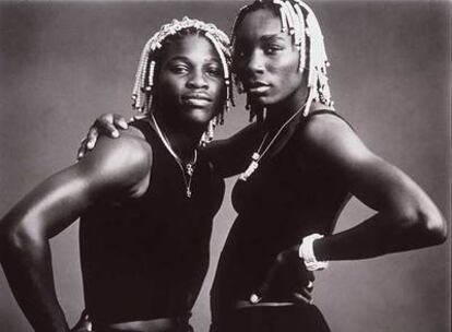 Las hermanas tenistas Serena y Venus Williams, fotografiadas por Annie Leibovitz para el libro <i>Mujeres.</i>