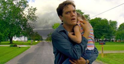 Michael Shannon, en un fotograma de la película de catástrofes <i>Take Shelter,</i> dirigida por Jeff Nichols.