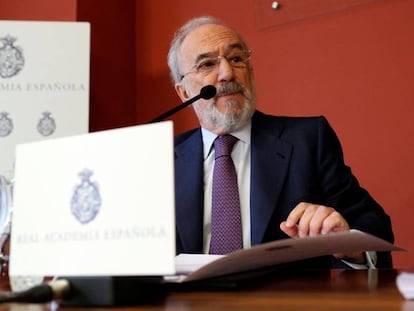 El director de la RAE, Santiago Muñoz Machado, en la rueda de prensa sobre el lenguaje inclusivo en la Constitución, este lunes en Madrid.