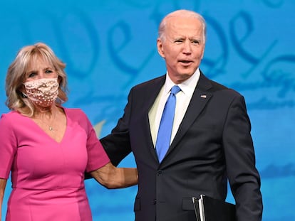 Jill y Joe Biden, en la conferencia de prensa tras la votación del Colegio Electoral.