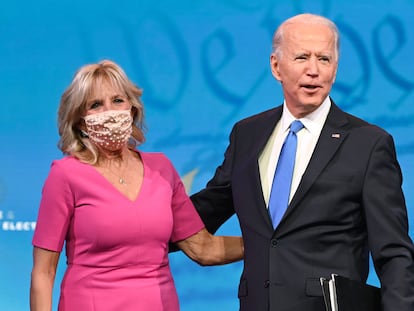 Jill y Joe Biden, en la conferencia de prensa tras la votación del Colegio Electoral.