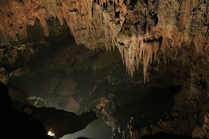 La Cueva de Valporquero (1.309 m de altitud), una de las más grandes de España abierta al turismo.