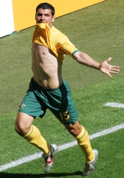 Aloisi celebra un gol en un duelo del Mundial 2006.