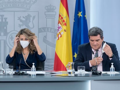 La vicepresidenta segunda, Yolanda Díaz, y el ministro de Seguridad Social, José Luis Escrivá, el martes.
