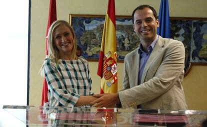 Cristina Cifuentes del PP e Ignacio Aguado de Ciudadanos, hacen efectivo el acuerdo para que Cifuentes presida la Comunidad de Madrid