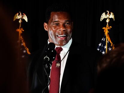 El candidato republicano al Senado de EEUU Herschel Walker en su mitin en la noche electoral del martes en Atlanta.