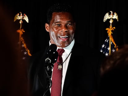 El candidato republicano al Senado de EEUU Herschel Walker en su mitin en la noche electoral del martes en Atlanta.