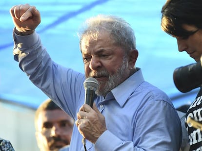 Lula discursa nesta terça-feira em Porto Alegre ao lado de Manuela D'ávila, pré-candidata à presidência pelo PCdoB.