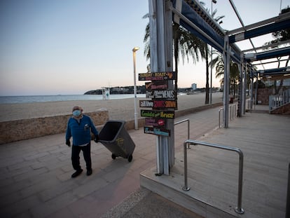 Bares cerrados en la playa de Magaluf, en Calviá (Mallorca).