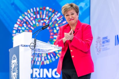 La directora gerente del FMI, Kristalina Georgieva, el pasado jueves, ante un panel en que recomienda a Estados Unidos reducir la deuda pública.
