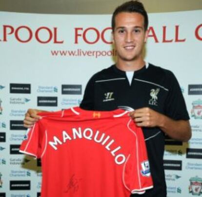 Manquillo posa con la camiseta del Liverpool.