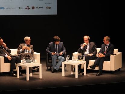 Miguel Zugaza, Antonio Garrigues Walker, Tomás Fernando Flores, Ángel Gabilondo y José Guirao, en el Foro de la Cultura, en Burgos.