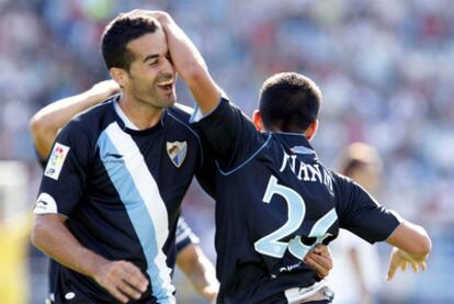 El jugador del Málaga Juanmi celebra el primer gol de su equipo ante el Zaragoza.