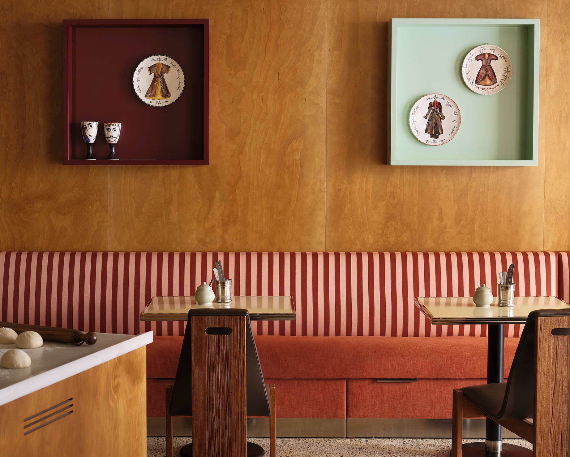 La cuidad decoración del último spot georgiano de la ciudad: K’era (San Lucas, 11).