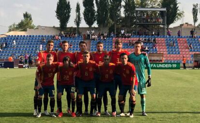 La selección sub-19, antes del inicio del choque ante Portugal.