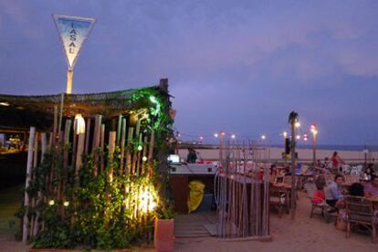 Atardecer en el chiringuito Lasal de Arenys de Mar, Barcelona.