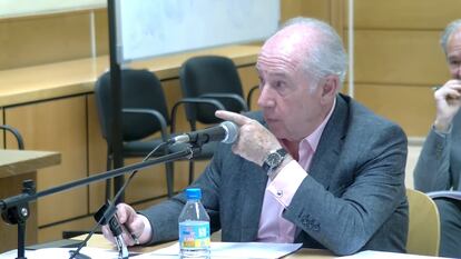 Rato, durante su declaración del 11 de abril, señala con el dedo a la Fiscalía y la Abogacía del Estado.