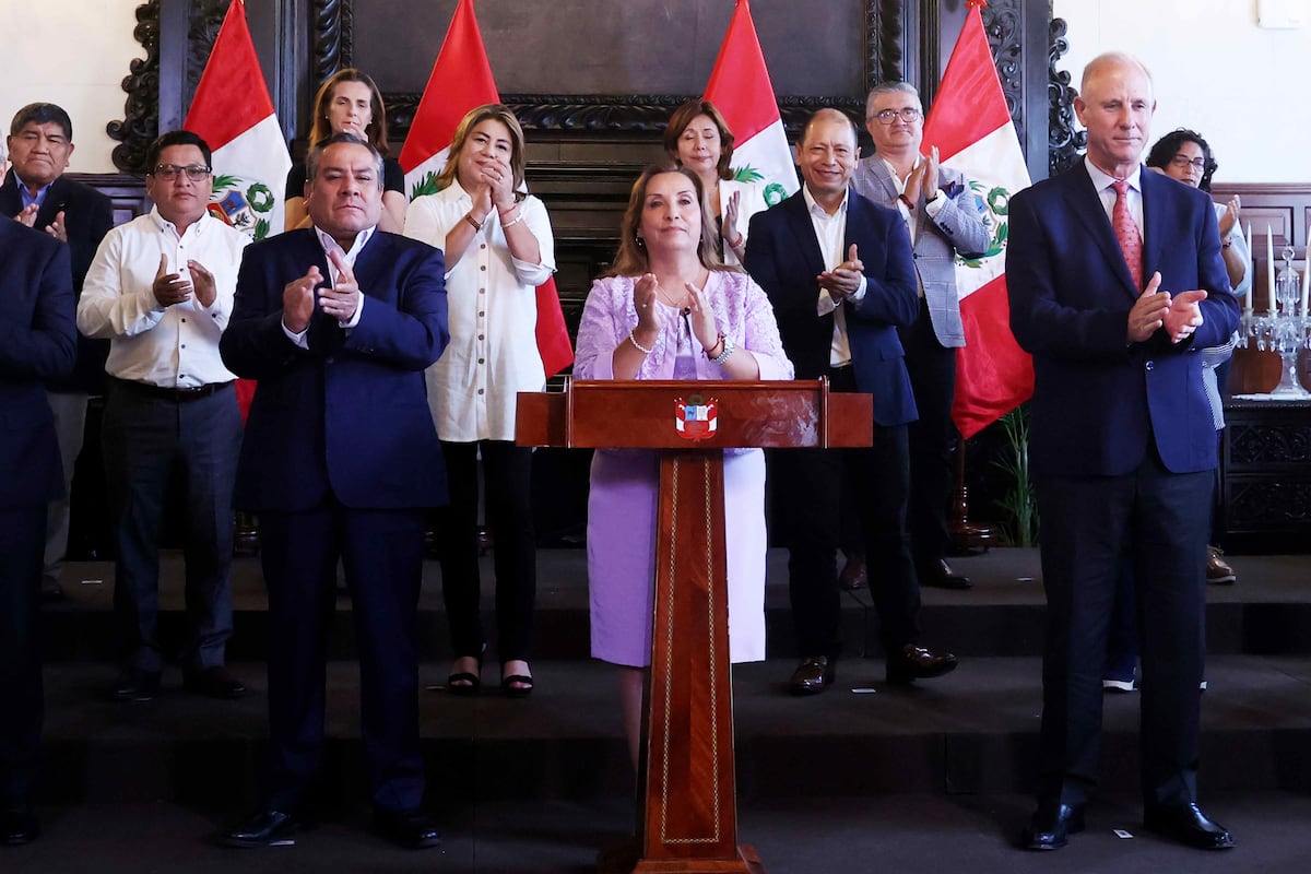 Dina Boluarte no aclara el origen de su colección de relojes de alta gama en un mensaje a la Nación  | EL PAÍS América