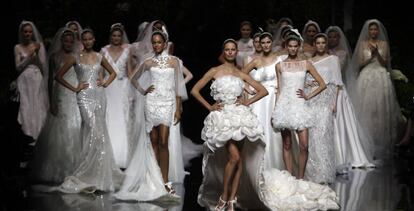 Desfile de Pronovias en la pasarela Gaudi.