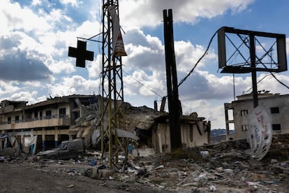 Un edificio colapsado a lo largo de la carretera entre Saida y Nabatieh (Líbano), el 17 de octubre. 