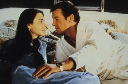 En ‘Solo para sus ojos’ (1981), la primera de la saga dirigida por John Glen, Roger Moore compartió protagonismo con la actriz Carole Bouquet.