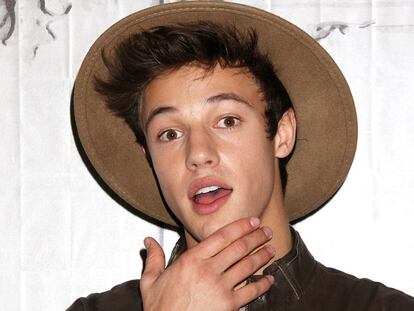 Cameron Dallas derrochando espontaneidad frente al objetivo.