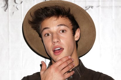 Cameron Dallas derrochando espontaneidad frente al objetivo.