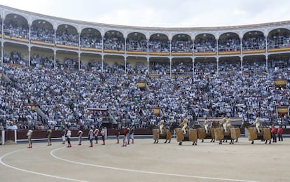 Minuto de silencio en la vig&eacute;simo novena de la feria de San Isidro por el fallecimiento del torero mexicano El Pana