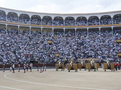 Minuto de silencio en la vig&eacute;simo novena de la feria de San Isidro por el fallecimiento del torero mexicano El Pana