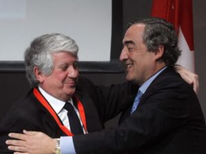 El presidente de la CEIM, Arturo Fernandez (izquierda), acompañado por el presidente de la CEOE, Juan Rosell.