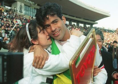 Raí celebra junto a su esposa el triunfo del Sao Paulo ante el Barcelona en la Copa Intercontinental de 1992.