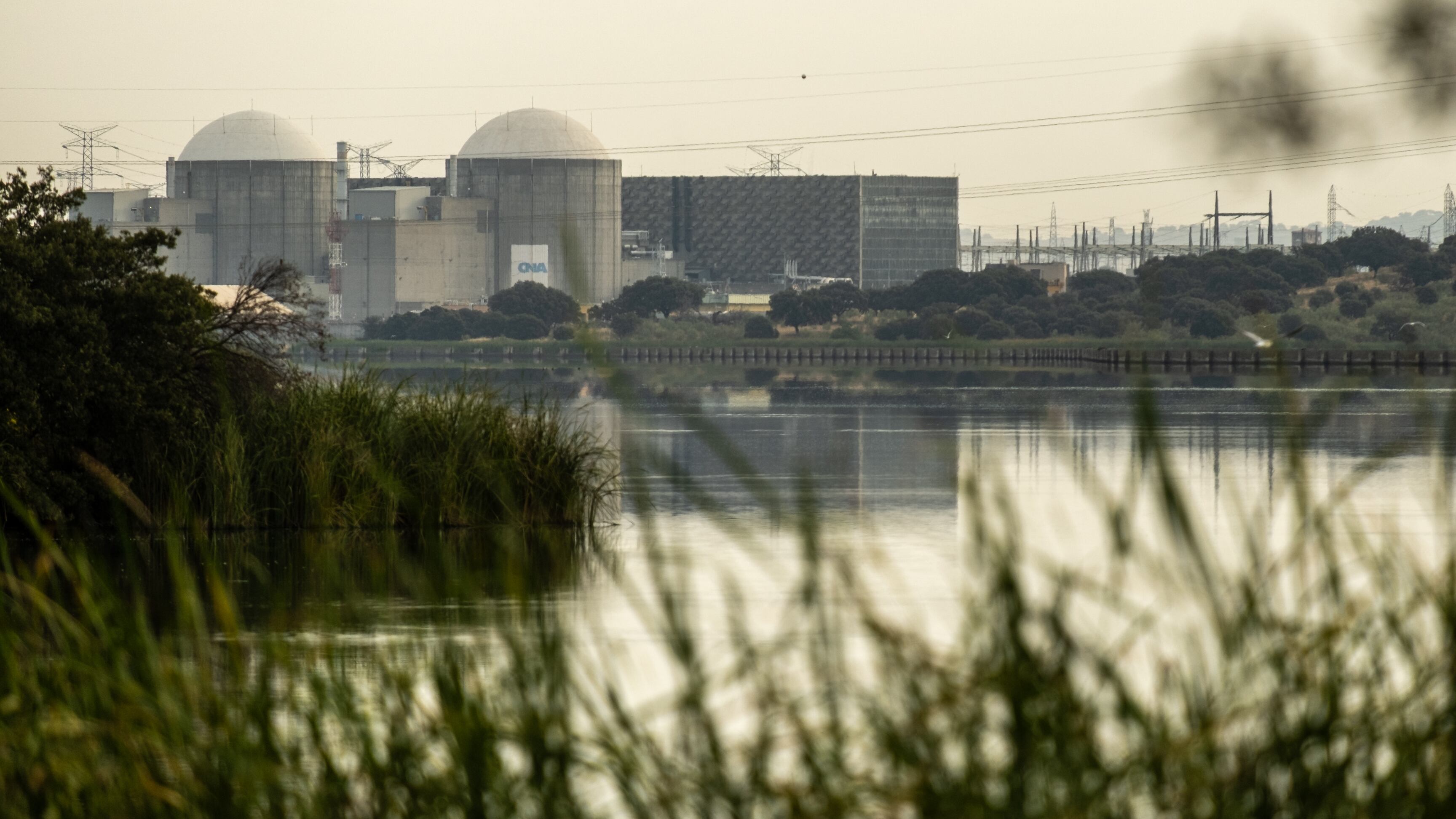 Exterior de la central nuclear de Almaraz.