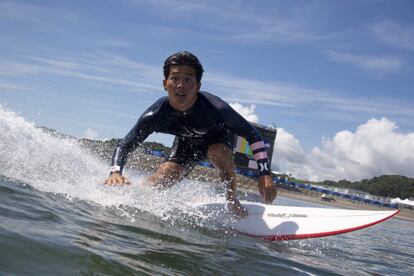 Hiroto Ohhara, durante un entrenamiento en Tsurigasaki Surfing Beach, en Chiba.