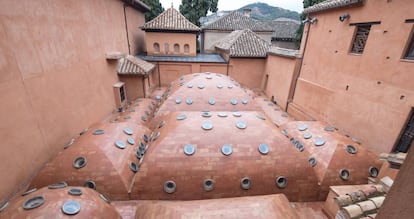 Panorámica del techo del baño de Comares en la Alhambra.