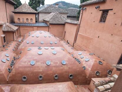 Panorámica del techo del baño de Comares en la Alhambra.