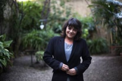 La escritora Giovanna Valls en su casa de Barcelona.