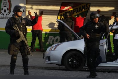 Police on Sunday arrest suspected members of Los Caballeros Templarios drug cartel.