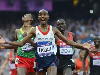 Mo Farah celebra ganar los 5.000 metros.