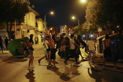 Disturbios en el barrio de San Antonio, en Torre Pacheco, la noche del domingo.