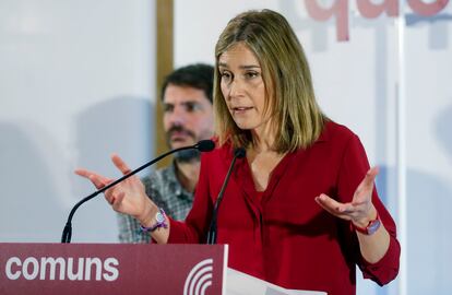 Jéssica Albiach, candidata de Comuns Sumar, en un acto el domingo en L'Hospitalet junto al ministro de Cultura, Ernest Urtasun. 
